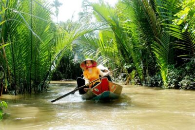 2-Day Mekong Delta Tour with Homestay - Vinh Trang pagoda and the long Mekong Delta boating block