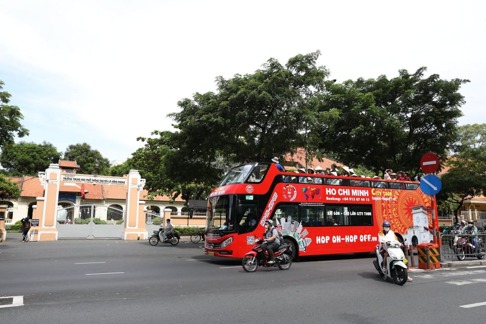 4H - SAIGON-CHO LON CITY TOUR - HOP ON HOP OFF - CHINATOWN - First Stop: Ben Thanh Market’s West Gate Setup