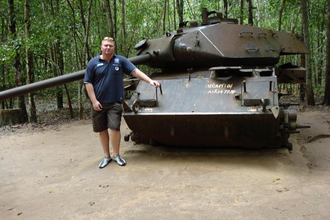 Cu Chi Tunnels and Cao Dai Temple private tour full day - Lunch at a local restaurant: included and not an afterthought