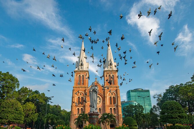 Essential Saigon Walking Tour: All Must-see - Guide energy makes the difference (Luna and Tam’s impact)