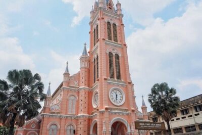[Free E-sim] Half day Instagram Cafe Tour in Ho Chi Minh - Meeting point at Saigon Central Post Office: easy start, central location