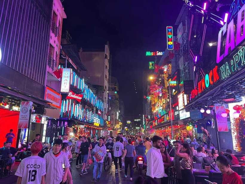 Free E-sim Saigon Nightlife Hopping Tour - Handpicked Food Stops: Where the Night Actually Takes Shape