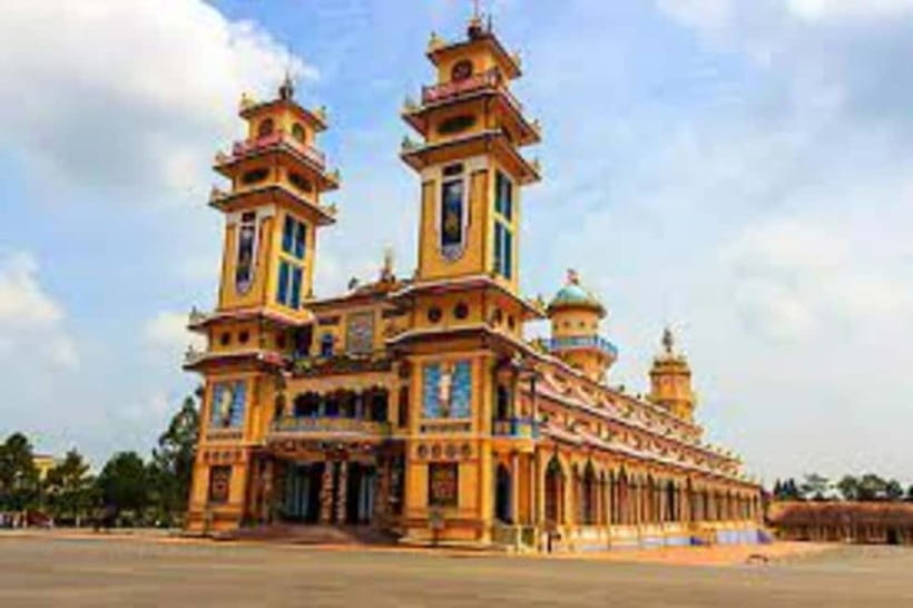 From Ho Chi Minh: Black Virgin Mountain& Cao Dai Temple tour - Black Lady Mountain: 986 Meters, Cable Car, and Caves You Don’t Rush