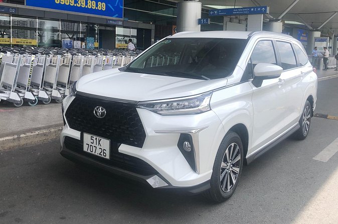 HO CHI MINH AIRPORT: CAR 7s PICK UP <-> HOTEL (one way transfer) - What to expect during the ride: luggage help, traffic handling, and time estimates