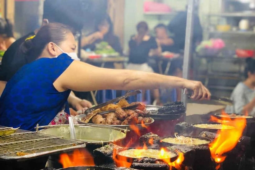 Ho Chi Minh City Craft Beer Tour: Saigon Snacks & Night Ride - The First Phase: Walking Through Local Night Markets for Bia Hơi