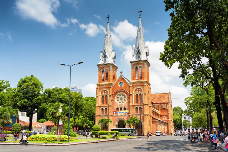 Ho Chi Minh City Cyclo Tour with English Speaking Guide - Old Market, Indian temples, Ben Thanh, and Tao Dan Park