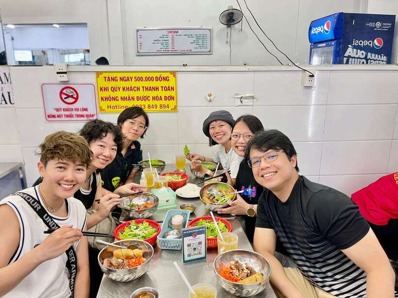 Ho Chi Minh City: Food Tastings & Sightseeings On Scooter - Nguyen Thien Thuat Apartment Park: the 15-minute breather that changes the tone