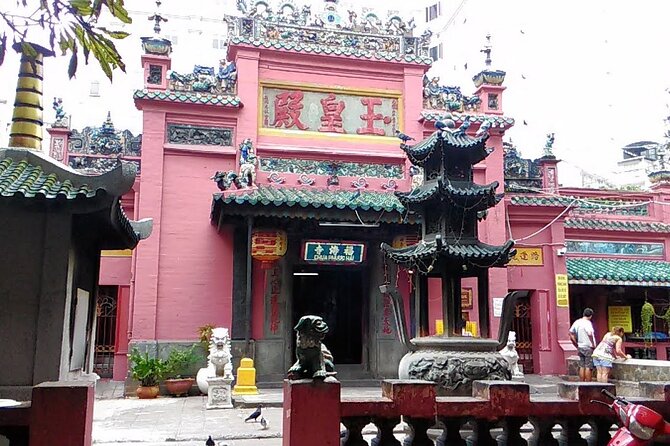 Ho Chi Minh City Highlights Tour - War Remnants Museum: how to pace a heavy stop