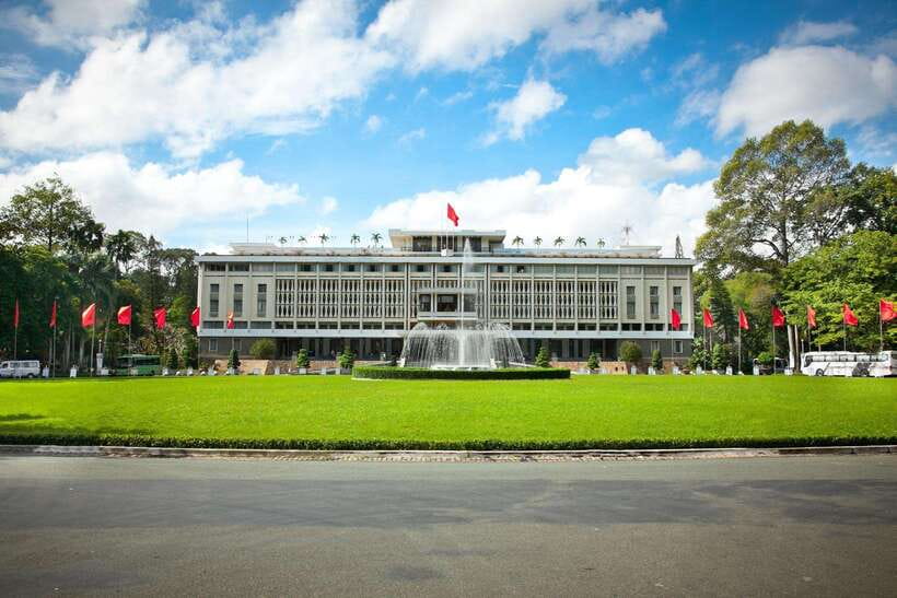 Ho Chi Minh City: Hop-On Hop-Off Bus Tour by Vistra - What to bring in Ho Chi Minh City heat and sun
