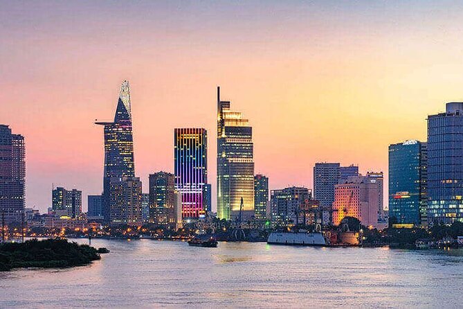 Ho Chi Minh City Luxury Dinner Cruise – Saigon Princess - The Saigon Princess experience: comfort, music, and the dinner rhythm