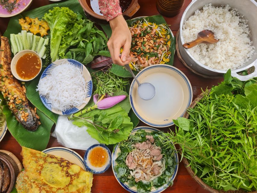 Ho Chi Minh City: Mekong Delta Day Trip with Lunch & Drinks - Ben Tre city by tuk-tuk: markets, street food, and backstreets