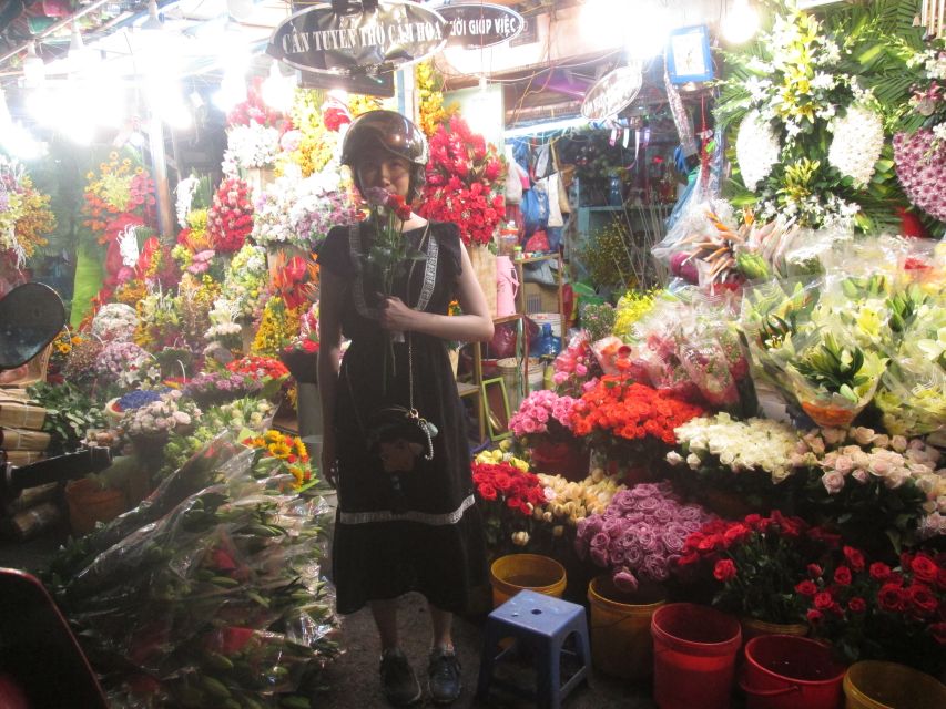 Ho Chi Minh City: Midnight Motorbike Tour - Downtown French architecture plus nightlife bars and clubs