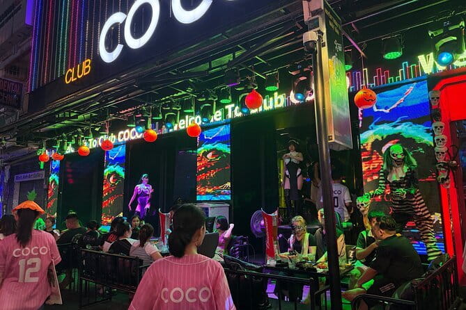 Ho Chi Minh City Private Tour with Young Local Female Guide - A four-hour Saigon walk with a young local female guide