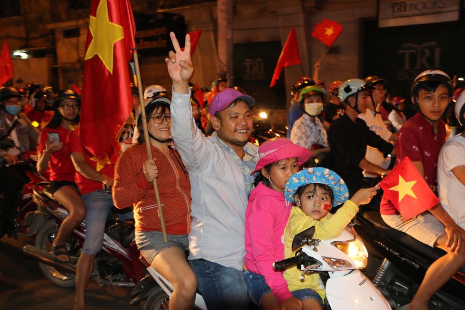Ho Chi Minh City (Saigon): Private Tour with a Local Guide - Rain, heat, and the taxi rule that keeps the walk sane