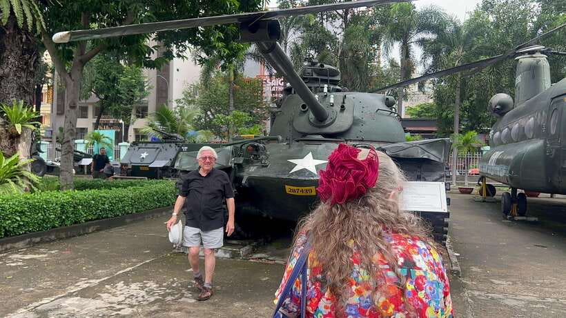 Ho Chi Minh City Sightseeing Cycling Private Tour By Bicycle - Opera House, Saigon Post Office, and Pink Church views