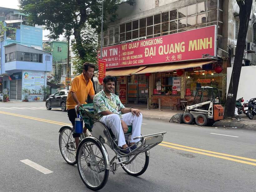 Ho Chi Minh City Sightseeing Panoramic Cycling Tour By Cyclo - Independence Palace, City Hall, Opera House, and Saigon Post Office