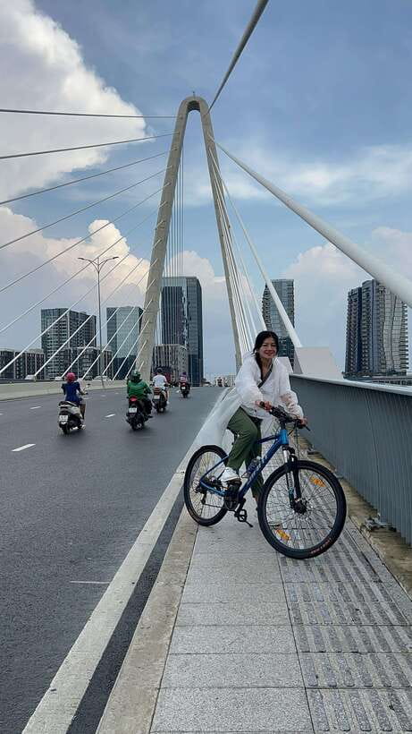 Ho Chi Minh City Sightseeing Private Tour With Funny Guide - Bùi Viện walking street at night: street food and metro vibes