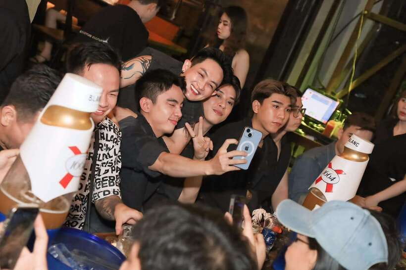 Ho Chi Minh City Street Food Private Tour With Dancing Bar - Street-Food Timing: Snacks That Put You in “Local Mode”