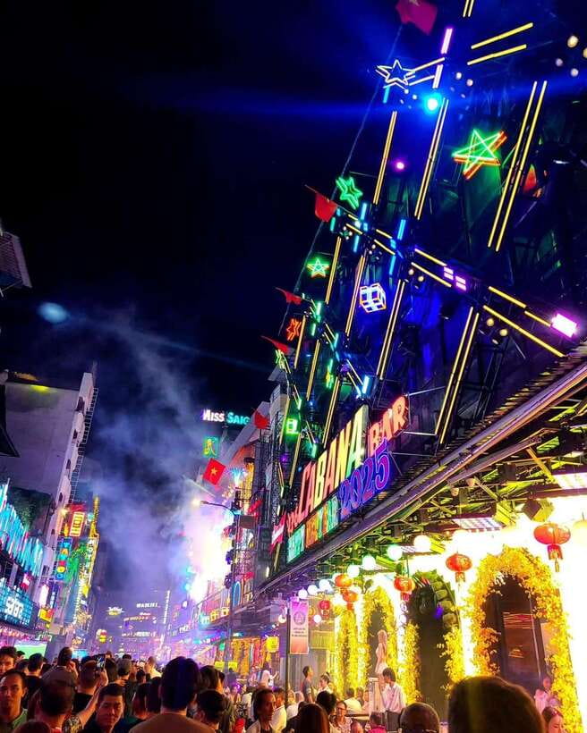 Ho Chi Minh City Street Food Private Tour With Dancing Bar - Lush and Supper Club: Dancing as the Payoff