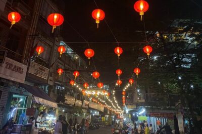 Ho Chi Minh City: Street Food & Sightseeing Tour with Local Guide - Stop-by-Stop Route: Monuments, Markets, and the Snacks You’ll Actually Remember