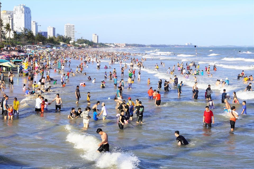 Ho Chi Minh City: Vung Tau Day Trip tour - Cape Nghinh Phong: viewpoints that make the sea feel close