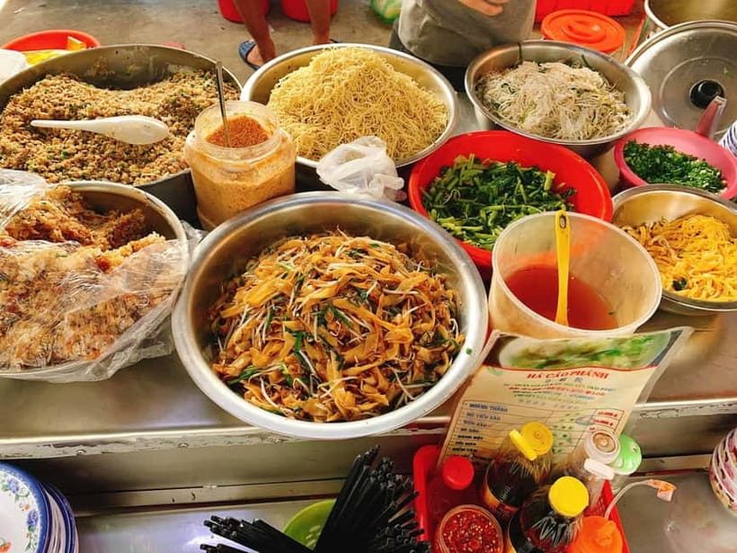 Ho Chi Minh City: Xom Cai Hidden Local Life Walking Tour - Starting at the Nhà hát Thành phố Hồ Chí Minh (and why it’s a good cue)