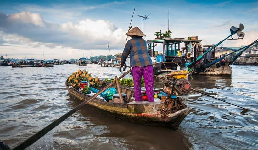 Ho Chi Minh: Group Cai Rang Floating Market 1 Day Tour - Son islet on the Hau River: fish farms, koi massage, and village life
