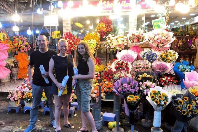 Ho Chi Minh Nightlife & Street Food Tour By Motorbike - Stops that make the route feel like Saigon, not a checklist