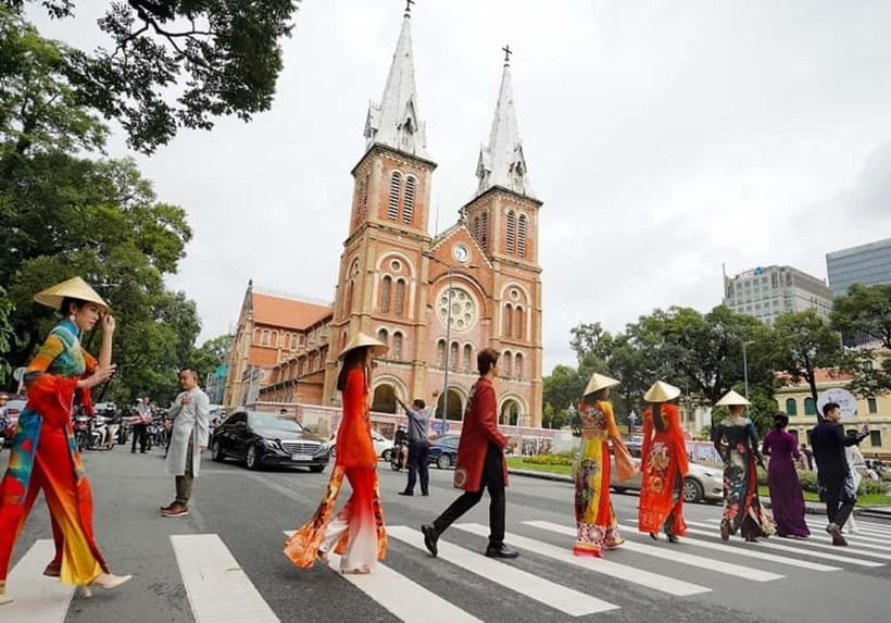 Ho Chi Minh: Private Full-Day Highlights & Bitexco Skydeck - District 1 pickup and the War Remnants Museum you’ll remember