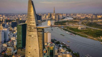 Ho Chi Minh: Private Full-Day Highlights & Bitexco Skydeck - Independence Palace, Central Post Office, and Notre-Dame Cathedral exteriors