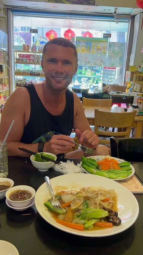 Ho Chi Minh Street Food Private Tour With Funny Guide - What a 4-hour Ho Chi Minh City street-food tour really feels like