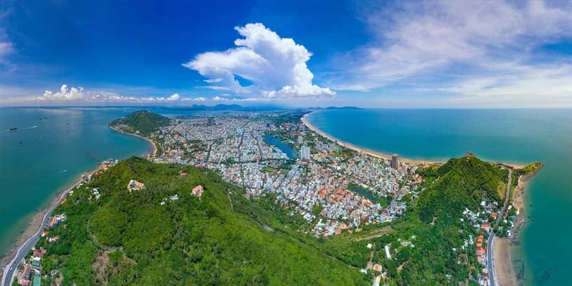 Ho Chi Minh: Vung Tau 1-Day Tour with Christ Statue & Lunch - White Palace (Bach Dinh): French Colonial Architecture on the Coast