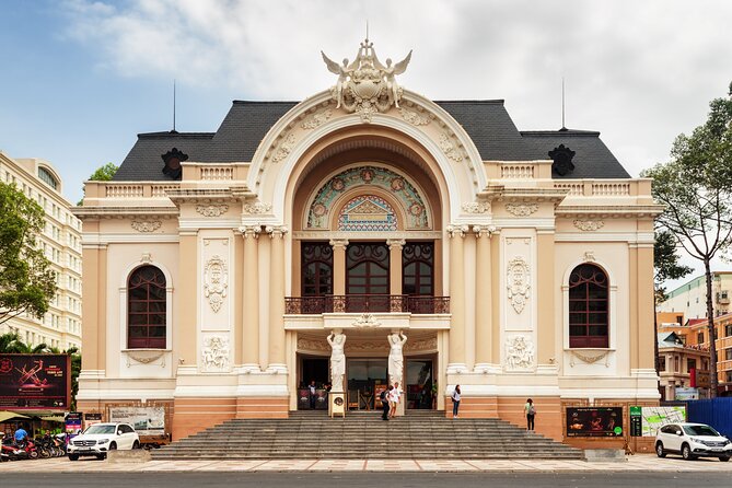 Layover Tour in Ho Chi Minh - Nguyen Hue Street: A Quick Walk Through Saigon’s Power Centers