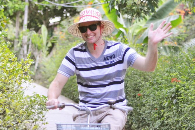 MEKONG DELTA TOUR TO FLOATING MARKET CAI BE from HCM city - The guide experience: Felix, Zen, and Yan make the stories click