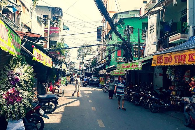 Morning Saigon Unseen+Street Food Tour with Ao Dai Riders Option - Ho Thi Ky Flower Market: buy, sell, and see Vietnam in bloom
