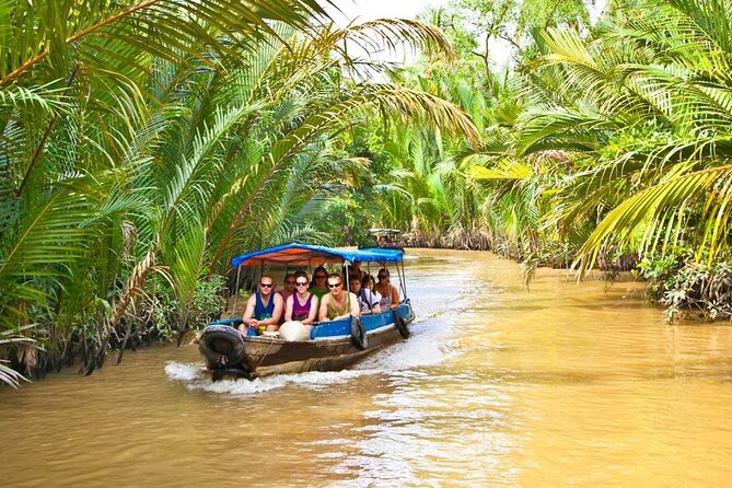 My Tho Ben Tre Mekong River full day trip - Vinh Trang pagoda: the morning anchor stop