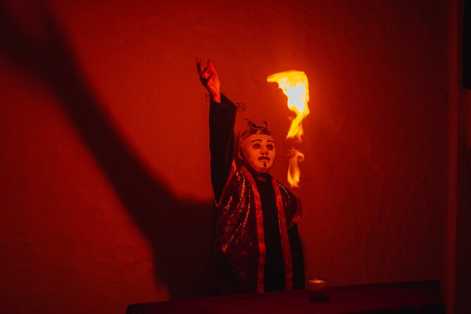 Mystic Night Show - Magic & Comedy - What happens when you walk in: welcome drinks and the first shift in mood