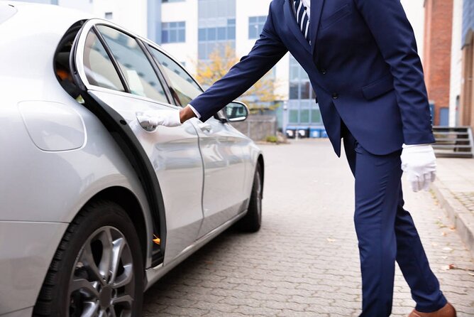 Private Arrival Transfer: Tan Son Nhat Airport to Ho Chi Minh City Hotels - Extra Help for Rain, Luggage, and Family Arrivals