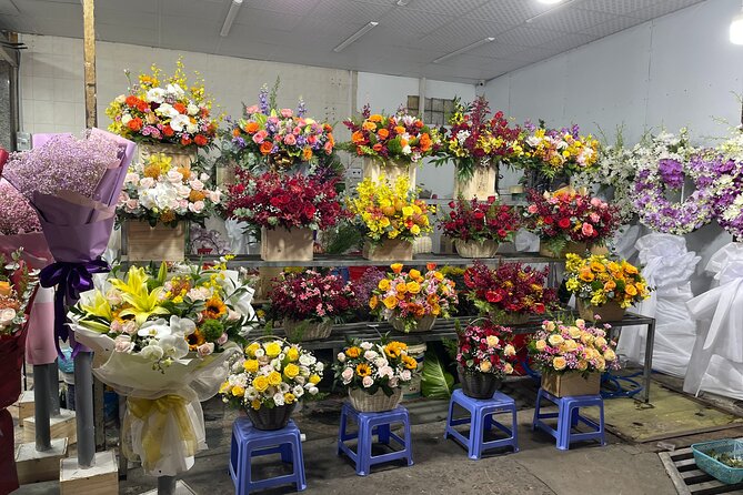 Private Craft Beer and Sightseeing Adventure Tour on Scooter in Ho Chi Minh City - Stop 2: Ho Thi Ky Flower Market, then Chợ Campuchia for street-level color