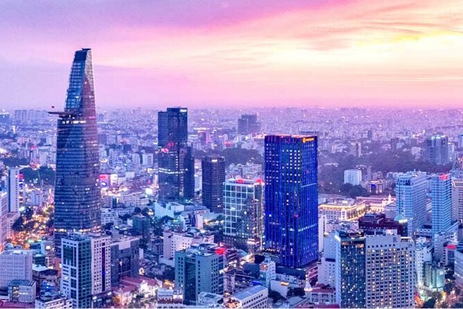 Saigon After Dark With Seafood, Beer & Live Music Bar - Stop 1 at Bun Bò Xưa: start with the noodle you’ll remember