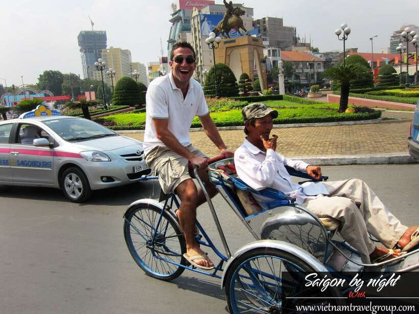 Saigon by Night: Traditional Dinner Cruise - Cyclo ride + photo stops: why this matters more than you’d think