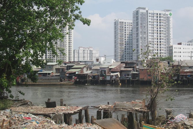 Saigon Slum tour, Chillspots tour by scooter | Female driver - How the route plays out: from a luxury stop to real alley life