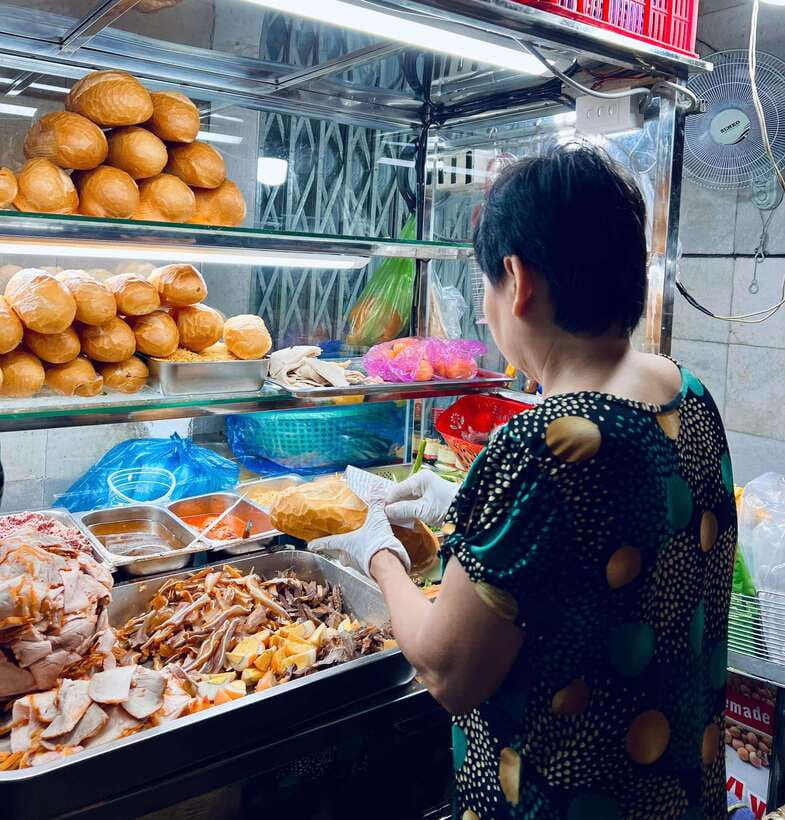 Street Food Walking Tour with a Cooking Instructor - Should you book Lua’s District 4 street food walking tour?