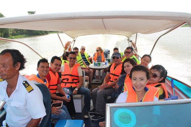 VIP Tour in Saigon: New Year’s Eve Fireworks 2027 by SpeedBoat - Timing and check-in at the Bạch Đằng River pier