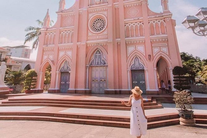 ️ Ho Chi Minh City Instagram Tour: Hidden Gems (Private & All-Inclusive) - Ho Chi Minh Square and the City Hall exterior: big architecture, no interior access